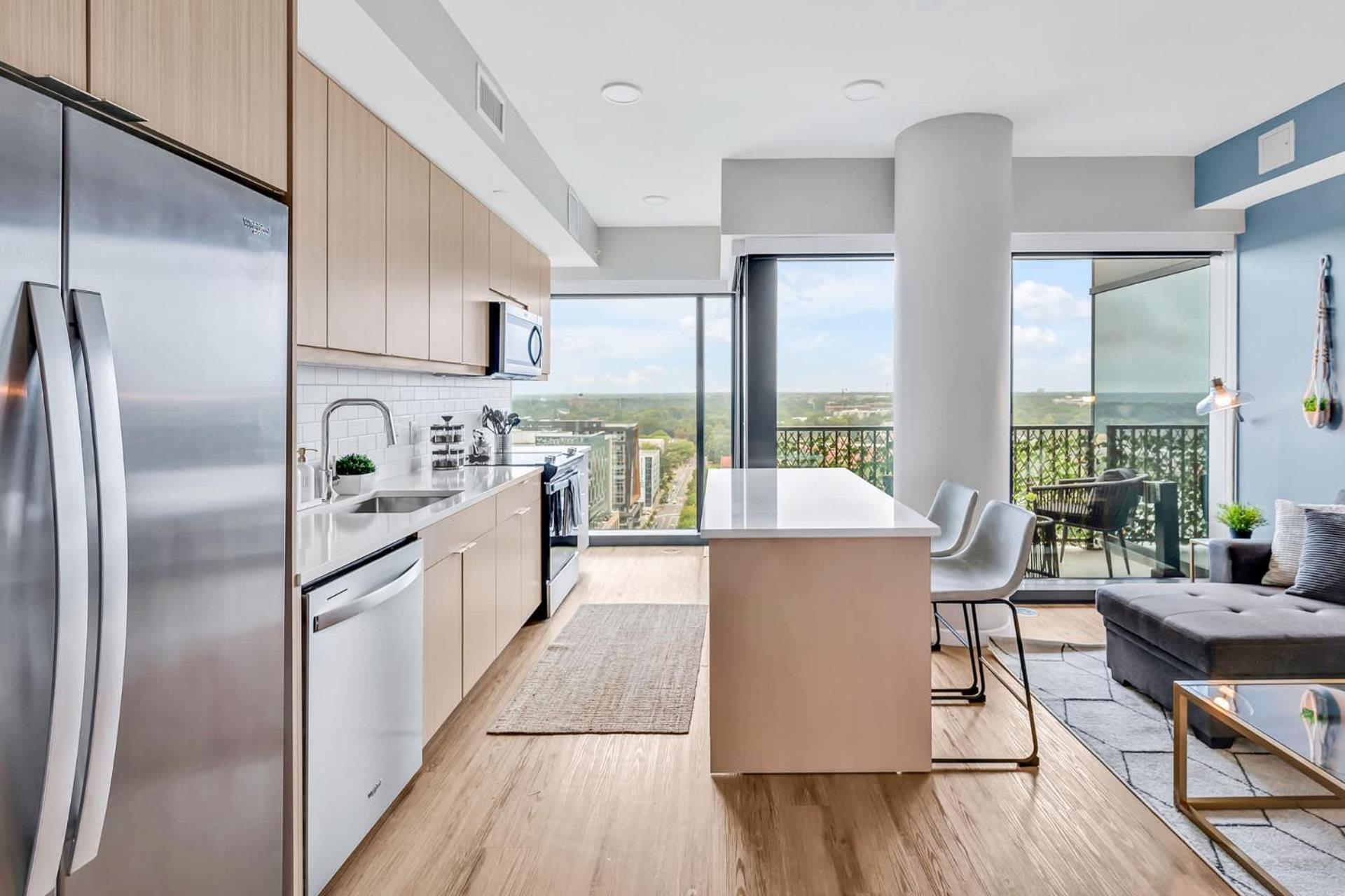 High-rise Free Parking & Sunset View 1 Apartment *