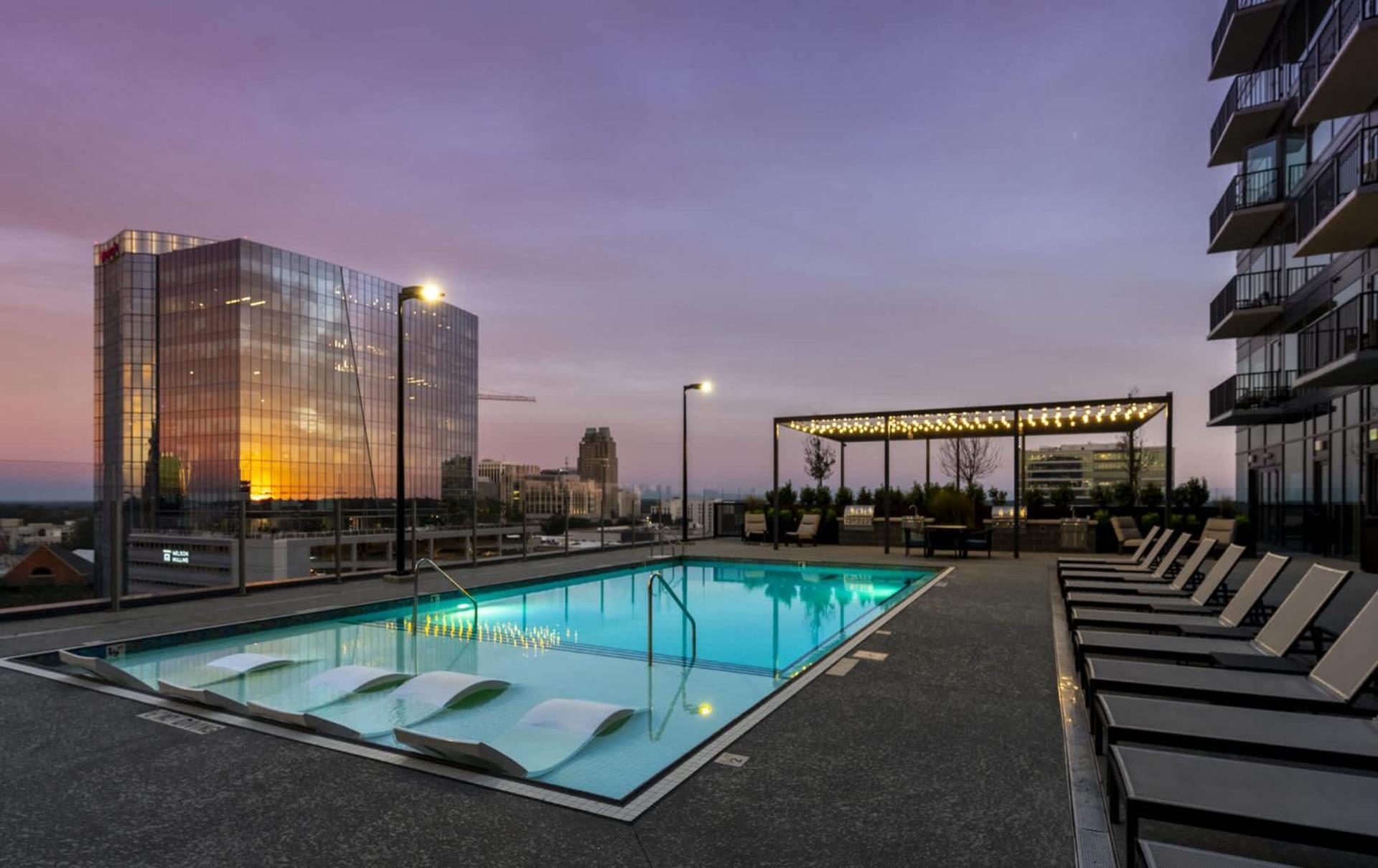 High-rise Free Parking & Sunset View 1